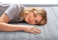 Intex Comfort Plush Extra Hoog Luchtbed - Queensize - Ingebouwde Elektrische Pomp -Sport Buitenkamperen 1320 1900 64418 inuse2 2022 300