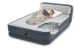 Intex Ultra Plush Headboard Luchtbed - Queensize - Ingebouwde Elektrische Pomp -Sport Buitenkamperen 1320 1900 64448 inuse 2023 300