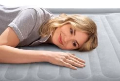 Intex Comfort Plush Luchtbed - Eenpersoons - Ingebouwde Elektrische Pomp -Sport Buitenkamperen 1320 1900 67766 inuse4 2022 300
