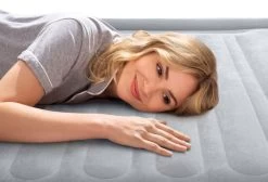 Intex Comfort Plush Luchtbed - Queensize - Ingebouwde Elektrische Pomp -Sport Buitenkamperen 1320 1900 67770 inuse1 2022 300