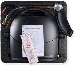 NomadiQ Draagbare Gasbarbecue - Zwart -Sport Buitenkamperen 1900 1900 c2vydmljzt1pbwfnzxmmc3jjpwh0dhbzjtnbjtjgjtjgd3d3lm5vbwfkaxfiyneuy29tjtjgd3aty29udgvudcuyrnvwbg9hzhmlmkyymdiwjtjgmdclmkzub21hzglrlwjics1ib3gtb3blbi0xlmpwzyzjywn
